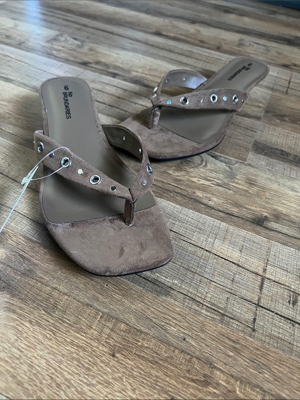 New No Boundaries Brown core heel Suede Thong Mules with Silver Studs size 9